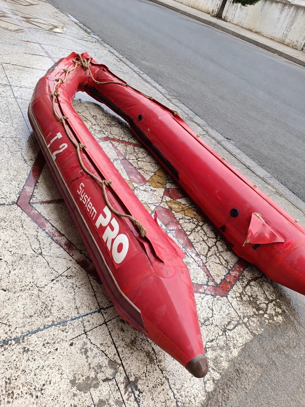 Ancien flotteur rouge déposé avant remplacement